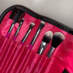 Travel makeup brush set